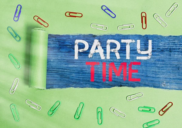 Tekst tekstowy Party Time. Koncepcja biznesowa na odpowiedni moment do świętowania i zabawy w wydarzeniu towarzyskim. — Zdjęcie stockowe