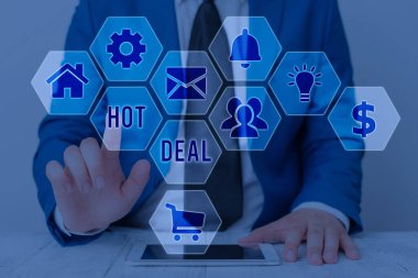 Hot Deal 'ı gösteren bir not yazıyorum. İş fotoğraflarının sergilenmesi Paties 'lerden birinin sunulduğu ve kabul edildiği bir anlaşma.