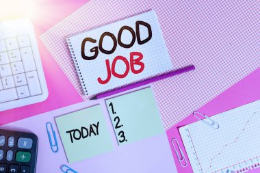 El yazısı iyi iş çıkardın. Kavram demek, birini çabalarından dolayı cesaretlendirmek kazanmak ya da başarılı olmak için donanım ve bilgisayar şeylerini renkli düz tabloların üzerine koymak.