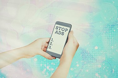 İlanı Durdur işareti. Web 'den farklı türde reklamları kaldıracak kavramsal fotoğraf programı.