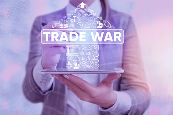 Texto de escritura de palabras Trade War. Concepto empresarial para una situación en la que los países tratan de dañarse mutuamente es el comercio . — Foto de Stock