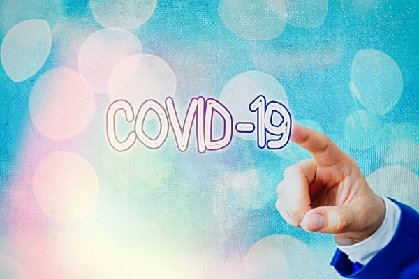 Γραπτό σημείωμα που δείχνει το Covid19. Επαγγελματική φωτογραφία που δείχνει ήπια έως σοβαρή αναπνευστική νόσο που προκαλείται από ένα coronavirus. — Φωτογραφία Αρχείου