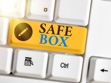 Güvenli Kutu'yu gösteren kavramsal el yazısı. Önemli veya değerli şeyleri saklayabileceğiniz küçük bir yapıyı sergileyen iş fotoğrafı.