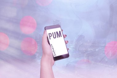 Pum 'u gösteren kavramsal el yazısı. Meşru uygulamalar tarafından gerçekleştirilebilen istenmeyen iş fotoğrafı metni.