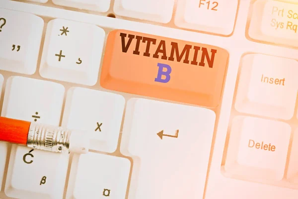 Fogalmi kézzel írás bemutatja Vitamin B. üzleti fénykép szöveg tápanyag, amely segít megőrizni a test ideg és vér sejtek egészséges. — Stock Fotó