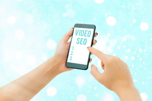 Nota de escritura que muestra Video Seo. Foto comercial que muestra el proceso de mejorar el posicionamiento o visibilidad de un vídeo . — Foto de Stock
