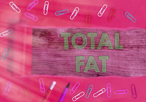Tekstbord met Total Fat erop. Conceptuele foto gecombineerde waarde van de verschillende soorten vet op het etiket. — Stockfoto