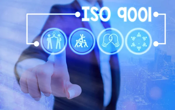 Концептуальный почерк, показывающий Iso 9001. Демонстрация деловой фотографии призвана помочь организациям обеспечить удовлетворение потребностей клиентов . — стоковое фото