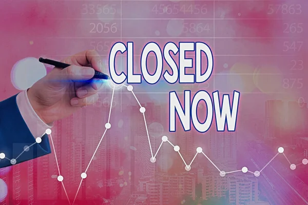 Conceptueel handschrift dat Closed Now toont. Bedrijfsfoto presentatie van een bedrijf dat de handel heeft gestaakt, vooral voor een korte periode. — Stockfoto
