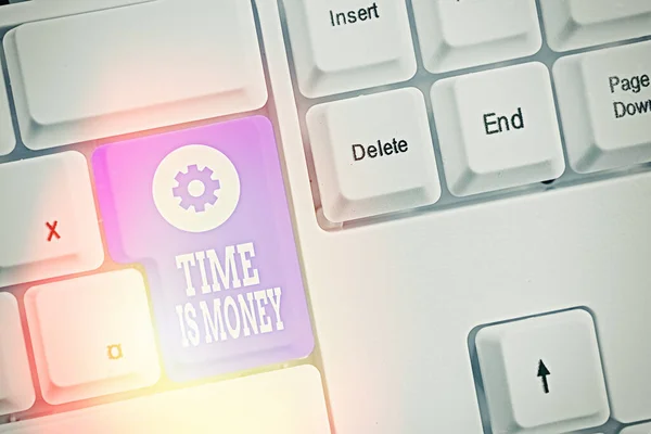 Текст написання слів Time Is Money. Бізнес-концепція робити речі якомога швидше, а не марнувати час . — стокове фото