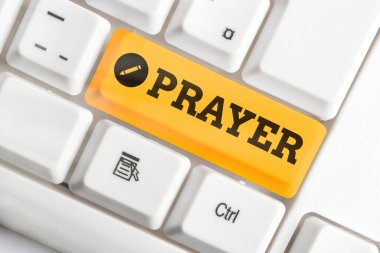 Duayı gösteren kavramsal el yazısı. Tanrı 'ya hitaben yapılan resmi yardım ya da teşekkürün ifadesi için iş fotoğrafı gösterimi..