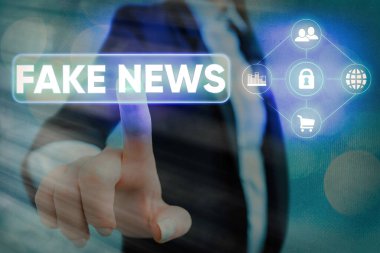 Sahte haberleri gösteren kavramsal el yazısı. Sahte bilgi içeren iş fotoğrafı gerçek haber olma kisvesi altında yayınlandı.