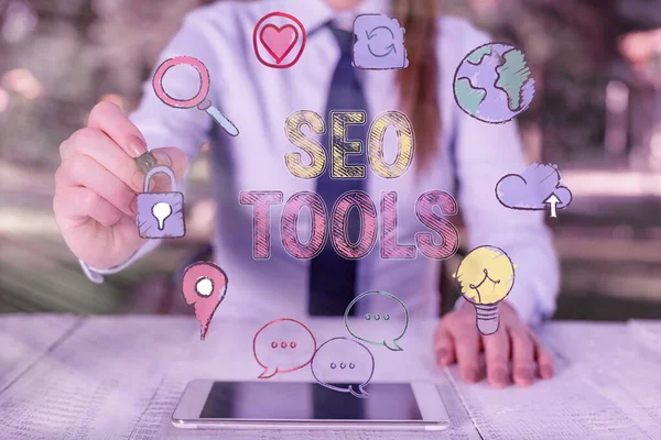 Текстовий знак, що показує інструменти Сео. Концептуальний фотопроцес впливу на онлайн видимість веб-сайту або сторінки . — стокове фото