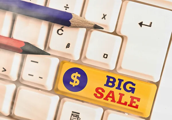 Texto de escritura de palabras Big Sale. Concepto de negocio para poner los productos en alto descuento Gran precio Viernes Negro . — Foto de Stock