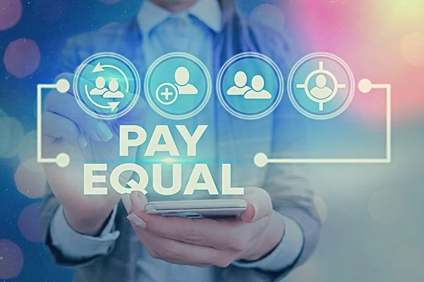 Schrijfbriefje met Pay Equal erop. Bedrijfsfoto 's met vermelding van het beginsel van non-discriminatie ter compensatie van werk. — Stockfoto