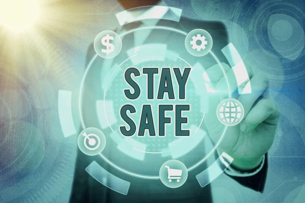 A "Maradj biztonságban" feliratot. Üzleti fotó bemutatása biztonságos a fenyegető veszély, kár vagy hely, hogy tartsa cikkek. — Stock Fotó