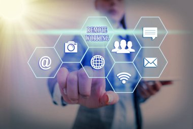 Kelime yazma Uzaktan Çalışması. Profesyonellerin ofis dışında çalışmasına olanak sağlayan tarz konsepti.