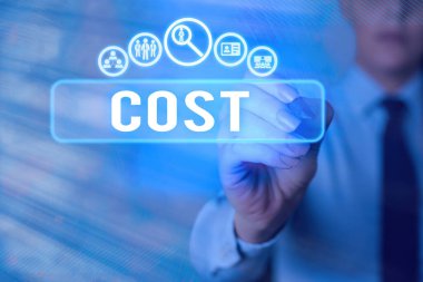 Cost 'u gösteren not yazılıyor. İş fotoğrafı gösterimi. Satın aldığınız ya da gösteriş yaptığınız bir ürün için genellikle ödediğiniz miktar..