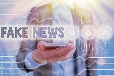 Sahte haberleri gösteren kavramsal el yazısı. Sahte bilgi içeren iş fotoğrafı gerçek haber olma kisvesi altında yayınlandı.