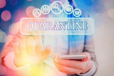 Kelime yazma metni Karantina. Bireylerin faaliyetleri veya mal taşımacılığına kısıtlama konsepti.