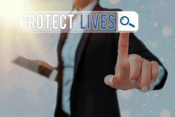 Εννοιολογικό χειρόγραφο που δείχνει το Protect Lives. Επαγγελματικό φωτογραφικό κείμενο για κάλυψη ή θωράκιση έναντι βλάβης ή καταστροφής από έκθεση. — Φωτογραφία Αρχείου