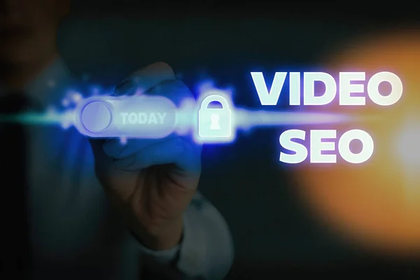 Escritura a mano escritura de texto Video Seo. Concepto que significa el proceso de mejorar el posicionamiento o visibilidad de un vídeo . — Foto de Stock