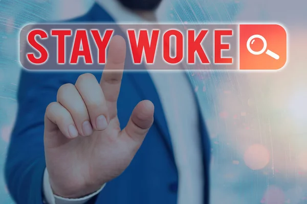 「 Stay Woke 」を示すテキスト記号。あなたの周囲や物事を認識している概念的な写真情報を保持. — ストック写真