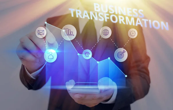 Schrijfbriefje met Business Transformation. Bedrijfsfoto presenteren Afstemming van hun handelsmodellen met Strategie Verbetering. — Stockfoto