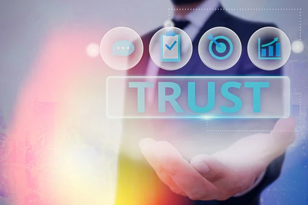 Szöveg írása Trust szó. Üzleti koncepciót a szilárd hit megbízhatóság igazság vagy képes valaki valami családi. — Stock Fotó