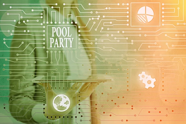 Escritura a mano conceptual mostrando Pool Party. Foto de negocios mostrando celebración que incluye actividades en una piscina . — Foto de Stock