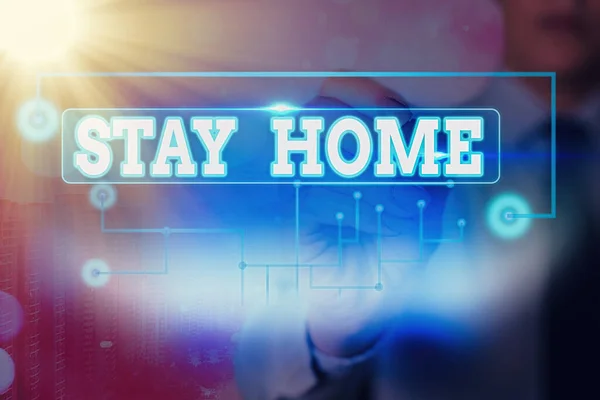 Textskylt "Stanna hemma". Konceptuell bild inte gå ut för en aktivitet och stanna inne i huset eller hemmet. — Stockfoto