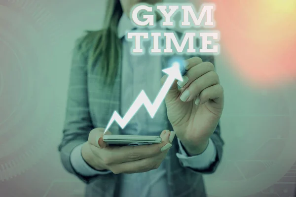 Konceptuální rukopis ukazující čas tělocvičny. Obchodní foto ukazuje motivaci začít pracovat na cvičení fitness. — Stock fotografie