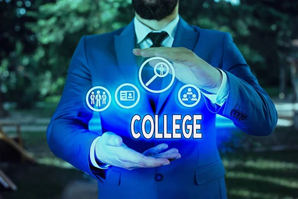 Handschrift sms College. Begrip onderwijsinstelling of onderwijsinstelling die hoger onderwijs verleent. — Stockfoto