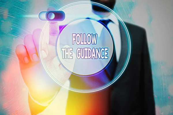 Konceptuální rukopis zobrazující Follow The Guidance. Obchodní foto text řízení kurzu projektilu vestavěným mechanismem. — Stock fotografie