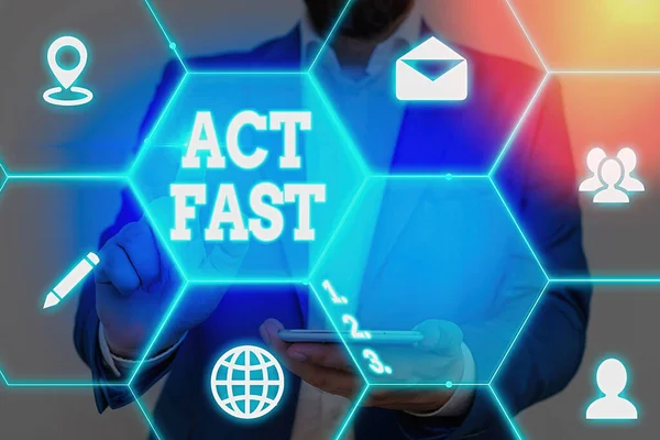 Signo de texto que muestra Act Fast. Foto conceptual Se mueven voluntariamente en el estado más alto de velocidad iniciativamente . — Foto de Stock