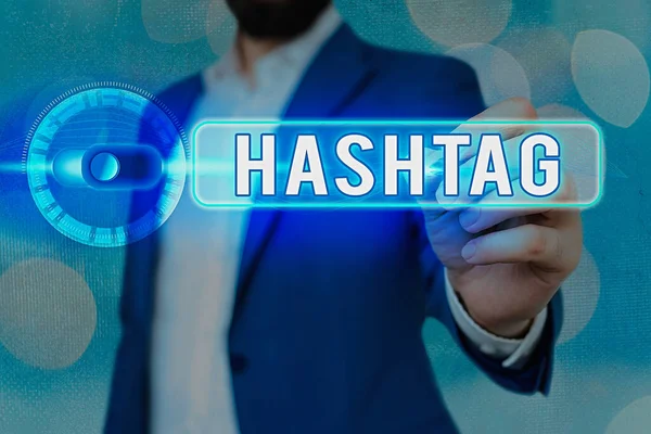 Texto de escritura de palabras Hashtag. Concepto de negocio para una palabra o frase precedida por un signo hash Tipo de etiqueta de metadatos . — Foto de Stock