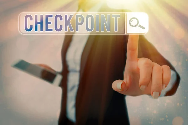 Conceptueel handschrift met Checkpoint. Zakelijke foto tekst bemand entree, waar reizigers zijn onderworpen aan veiligheidscontroles. — Stockfoto