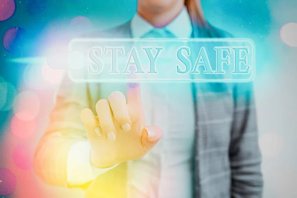 Woord schrijven tekst Blijf veilig. Bedrijfsconcept voor het beveiligen tegen gevaar, schade of bewaring van voorwerpen. — Stockfoto
