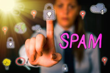 Metin yazma Spam kelime. İnternetten gönderilen uygunsuz iletileri reklam Intrusive için iş kavramı.