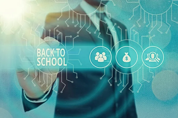 Woord schrijven tekst Terug naar School. Bedrijfsconcept voor de periode met betrekking tot het begin van een nieuw schooljaar. — Stockfoto