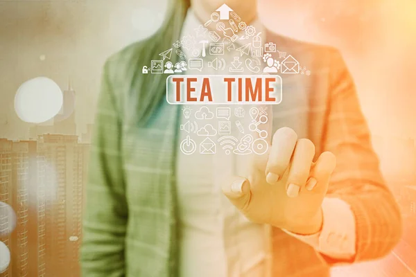 Escrevendo nota mostrando Tea Time. Foto de negócios mostrando a hora da tarde, quando alguns mostrando comer uma pequena refeição . — Fotografia de Stock