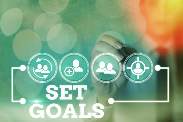 Escrevendo nota mostrando Set Goals. Foto de negócios mostrando Definir ou alcançar algo no futuro com base no plano . — Fotografia de Stock