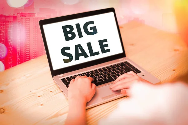 Textskylt med Big Sale. Konceptuell foto sätta produkter på hög rabatt Bra pris Svart fredag. — Stockfoto