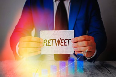 Kelime yazma metni retweet. Twitter 'da başka bir kullanıcı tarafından iletilen bir ileti için iş konsepti.