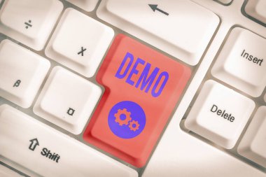 Demo 'nun el yazısı. Ürün teknikleri ve becerilerinin tanıtımı anlamına gelen kavram.