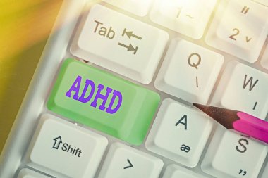 Word metin yazma DEHB. Çocuk hiperaktif sorun dikkat ruh sağlığı bozukluğu için iş kavramı.