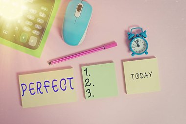 Mesaj işareti mükemmel olduğunu gösteriyor. Kavramsal fotoğraf tüm istenen unsurların özelliklerine sahip olmak fare alarmlı saat hesaplayıcı tablosu işaretleyici renkli arkaplan özellikleri.