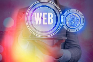 Web 'i gösteren mesaj işareti. NASA tarafından desteklenen bu resmin özel biçimlendirilmiş dökümanlarını destekleyen bir internet sunucu sistemi kavramsal fotoğraf.