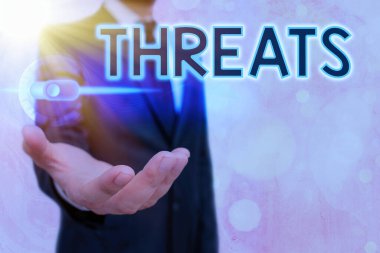 Tehditleri gösteren mesaj işareti. Birisine acı çektirme niyetinin kavramsal fotoğrafı..