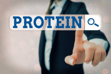 Proteini gösteren bir not yazıyorum. İş fotoğraflarında düşük yağ ya da karbonhidrat tüketim zayıflaması planı gösteriliyor.